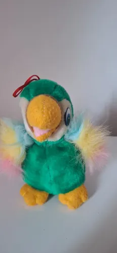 Pelúcia de papagaio arco íris