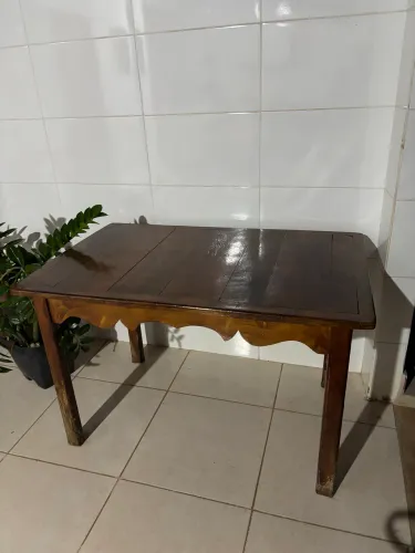 Mesa de madeira 4 lugares