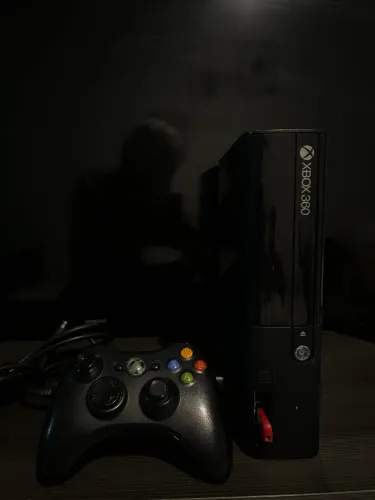 Xbox 360 Super Slim + 3 Jogos + Controle