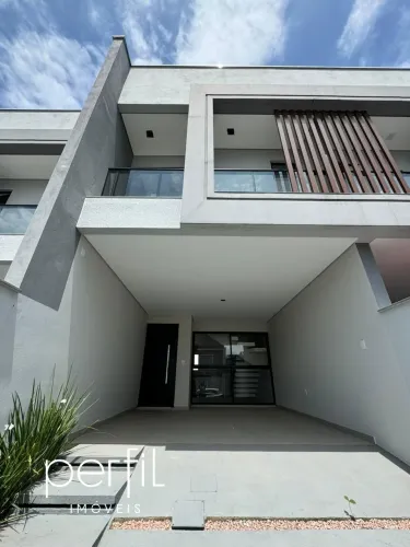 Casa à venda em Joinville-SC, bairro Bom Retiro: 3 quartos, 1 suíte, 2 salas, 3 banheiros,