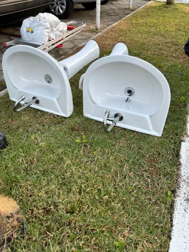 Vendo pias de banheiro