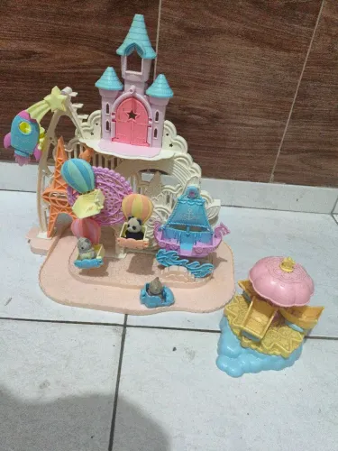 Sylvanian Families Parque de diversões dos sonhos para bebês com 3 bebês incluso