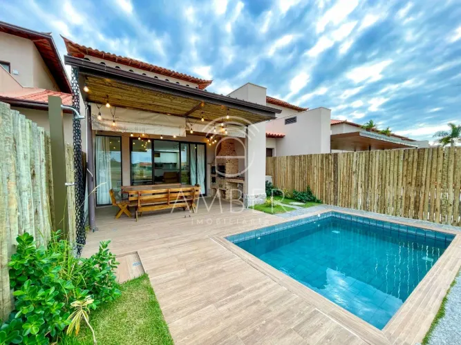 Casa no condomínio Aretê com piscina e acesso ao canal navegável