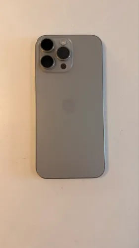 iPhone 16 Pro Max 256 GB na cor Titânio Natural