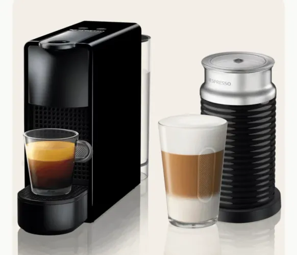 Cafeteira mais espumador de leite 