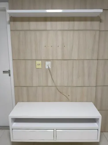Painel de TV Planejado com Rack Suspenso (2,18m x 1,35m) - Bem conservado!