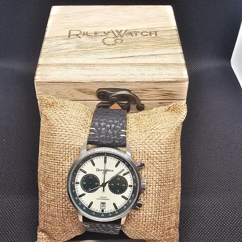 Relógio Riley Watch Co. - Microbrand Inglesa - Mechaquartz VK31 - 40mm