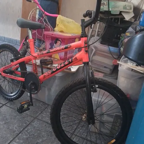 Bicicleta novinha menino 400 $