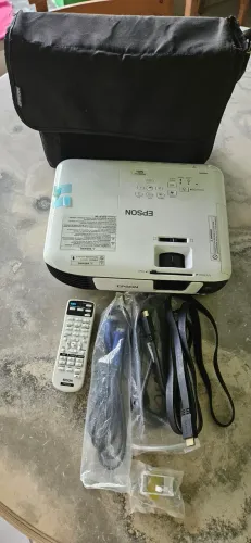 Projetor Epson Powerlite S39 H842a 3300 Lumens Hdmi Excelente estado de conservação.
