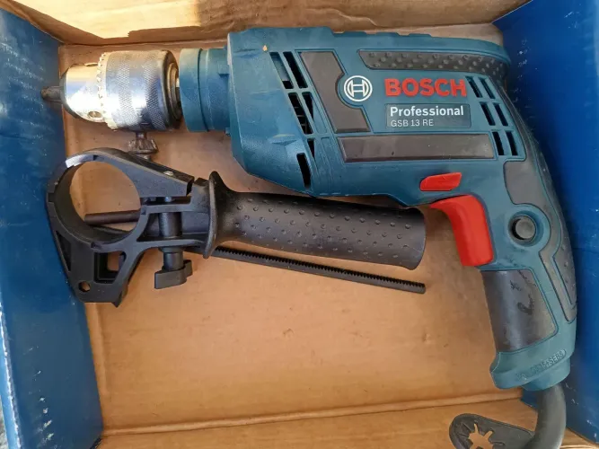 Furadeira de impacto Bosch 127v R$250