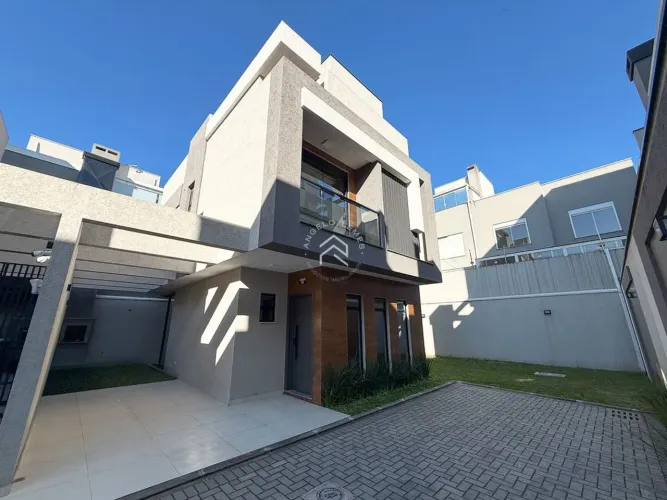 Sobrado Triplex com 3 Quartos e 166m² - Boqueirão