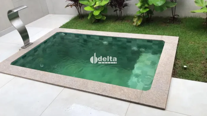 Casa em condomínio com 3 quartos, sendo 3 suítes, disponível para locação no bairro Granja