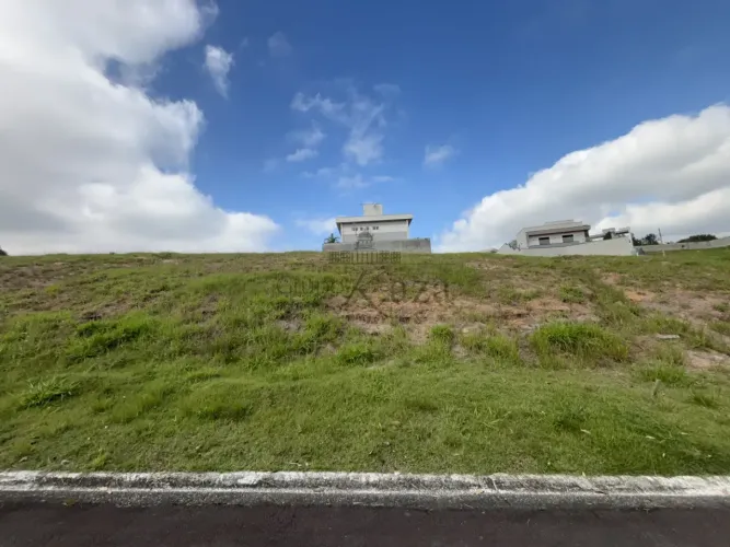 Oportunidade - Terreno em Condomínio - Condomínio Residencial Altos da Quinta - Torrão de