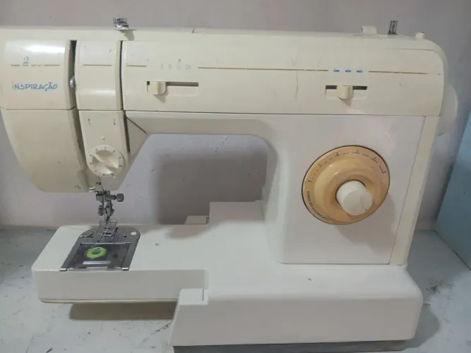 Máquina de costura singer