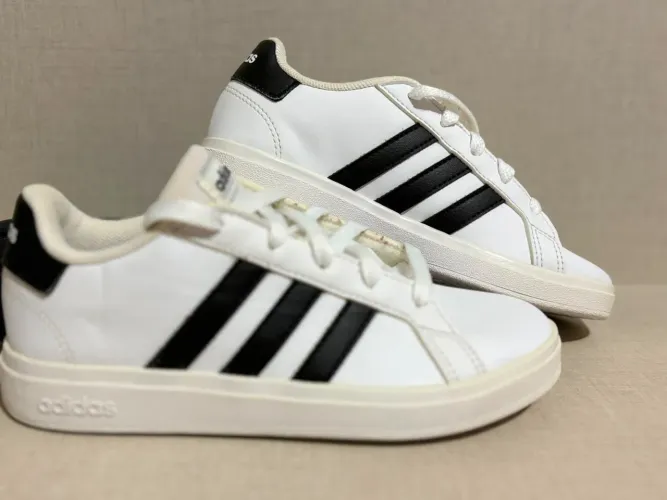 Tênis Adidas