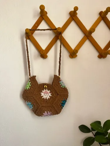 Bolsa de crochê marrom