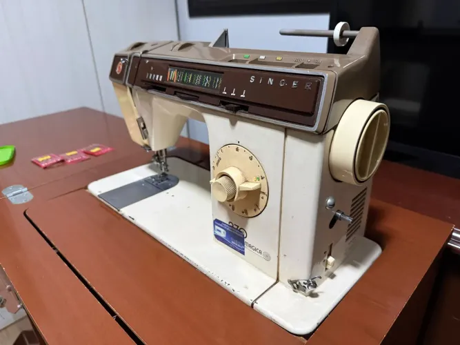 Máquina de costura Singer Bobina Mágica 270
