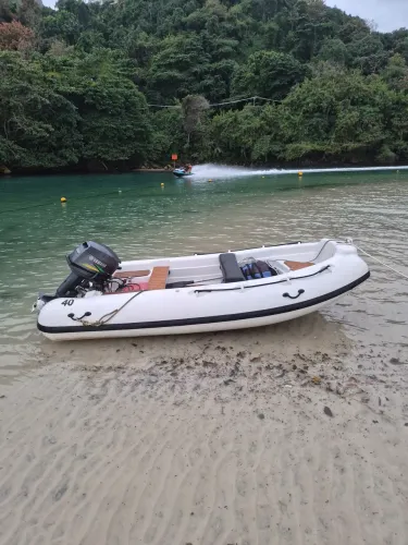 Barco de Luxo para Apoio, Mergulho, Pesca e Lazer e motor 2023 30HP