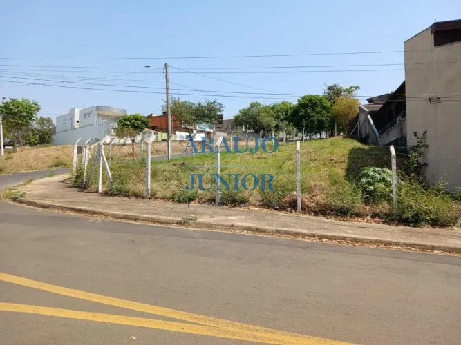 TERRENO ESQUINA PRÓX AV RAFAEL VITTA / LOCALIZAÇÃO EXCELENTE !