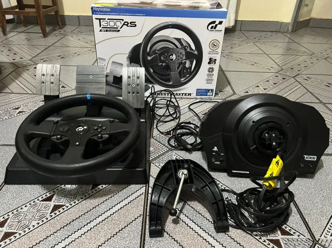 Volante Thrustmaster T300rs GT Edition para PC, PS3, PS4 e PS5