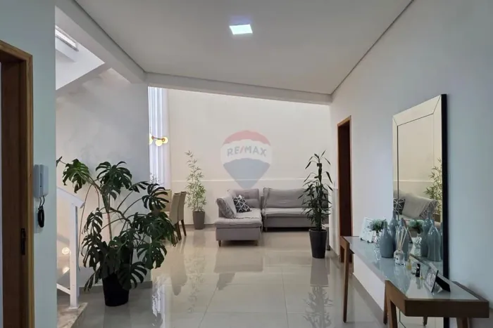 Casa de Alto Padrão de Esquina com Espaço Gourmet e 197 m² de Construção