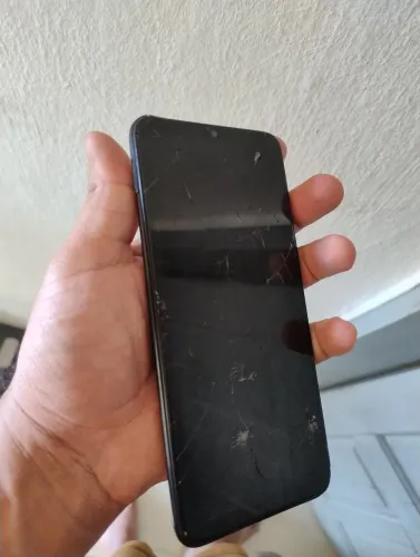Infinix hot 11 128gb tela quebrada sem gaveta do chip da sinal etc.