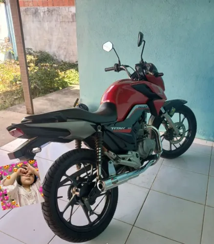 Fan 125 com roupa da titan