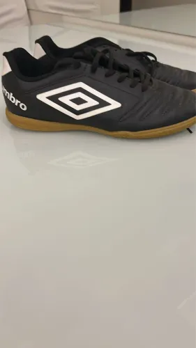 Vendo chuteira umbro