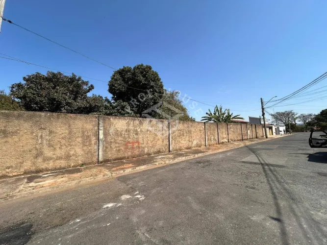 Terreno de 1280m no Jd. Trevo, próximo ao Cemitério Parque, em Limeira-SP