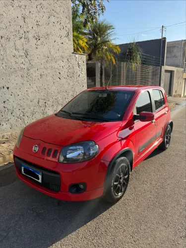 Fiat Uno Sporting 1.4 EVO Fire Flex 8V 4P 2012