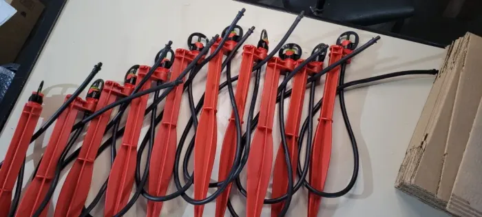 KIT IRRIGAÇÃO 10 ESTACAS + 10 ASPERSORES