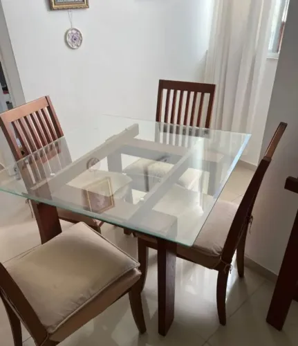 Mesa em vidro