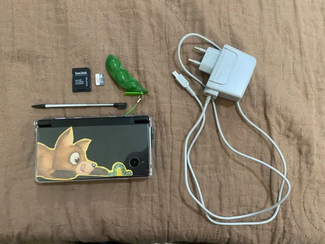 Nintendo DSi completo em ótimo estado - Detalhes na descrição