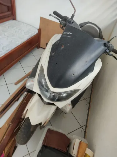 Moto nmax pra retirada de peças . Tive uma queda nela e não funcionou mais .