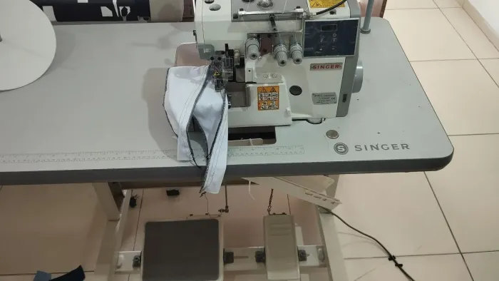 Vendo Overloque Singer Direct drive ( Novinha)