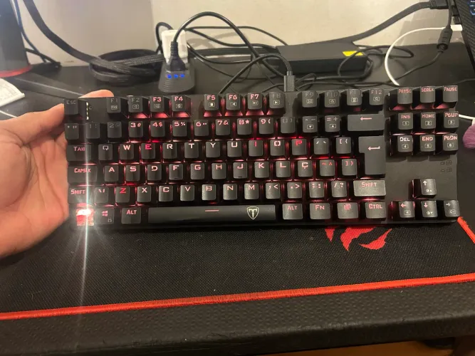 TECLADO MECÂNICO RGB SWITCH VERMELHO T-DAGGER BORA