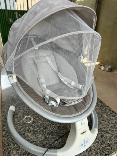 Cadeirinha de balanço e descanso de bebê elétrica