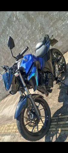 FZ25 