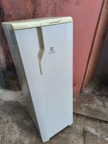 Geladeira Electrolux em bom estado funciona perfeitamente