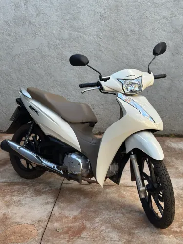 Biz 125 - bege/branco perolado
