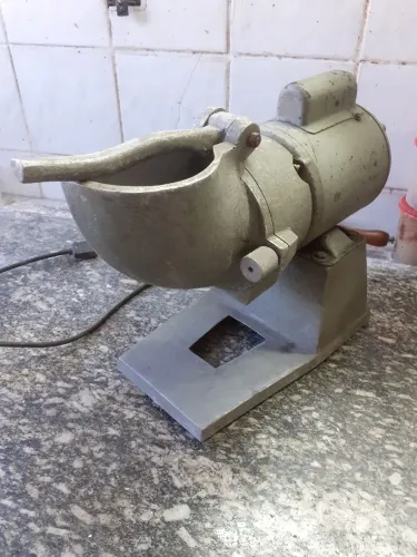 Triturador ralador de queijo