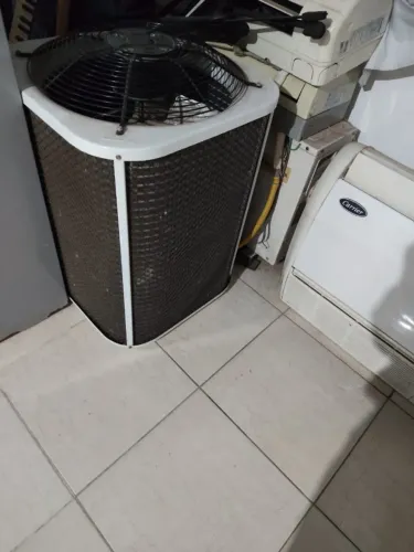 Ar-condicionado split 60000 BTUs - pouco uso
