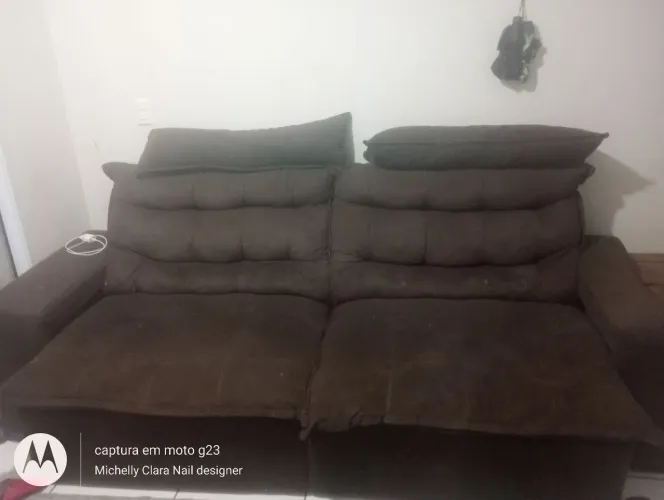Vendo sofá retrátil 2,50m detalhe no braço Quebrado