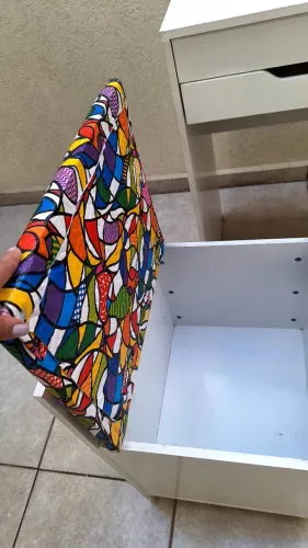 Penteadeira compacta com espelho e baú