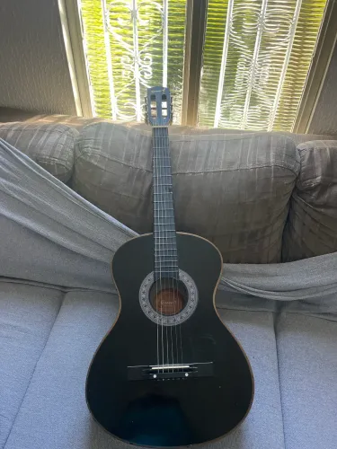 Vendo um violão