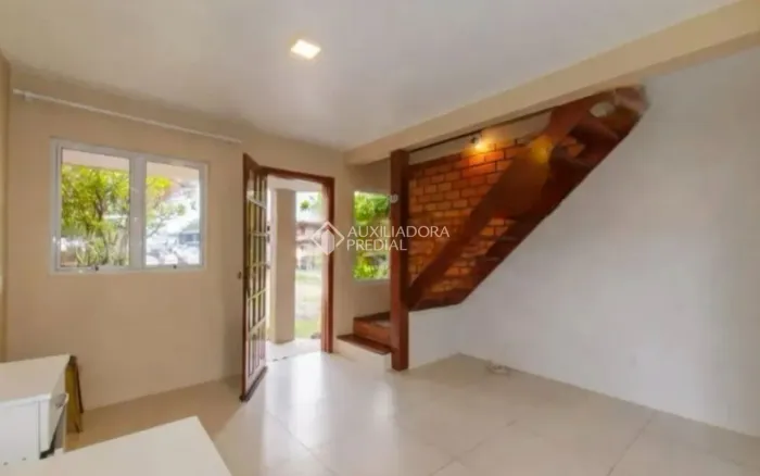 Auxiliadora Predial aluga com 75 m² de área privativa, com 2 quartos, 1 banheiro e 1 vaga 