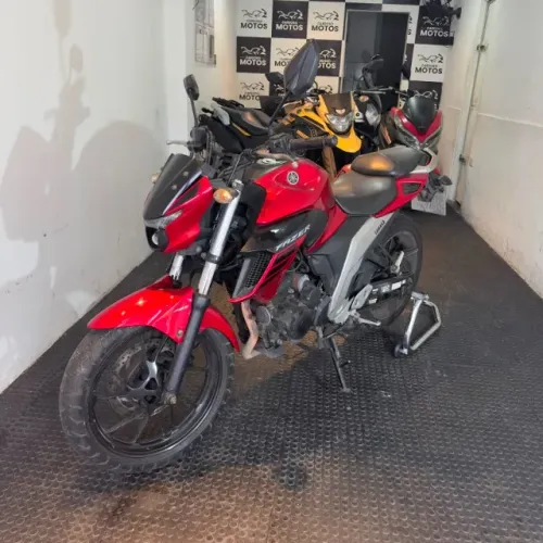 Fz25 250cc 2023 com 35 mil km. Super nova!