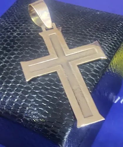 Pingente Cruz Chapa Detallhe Fosco Ouro 18 Kilates Peso 6.60 Gramas 40 mm Maciço          