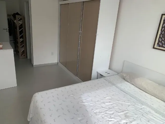 Apartamento mobiliado com 2 dormitórios a 800 metros do mar em Florianópolis