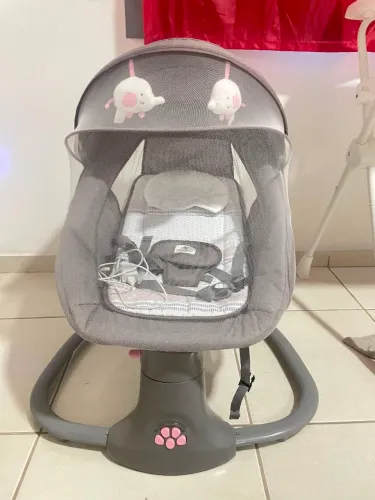 Vendo cadeira de balanço e bebê conforto usado poucas vezes 